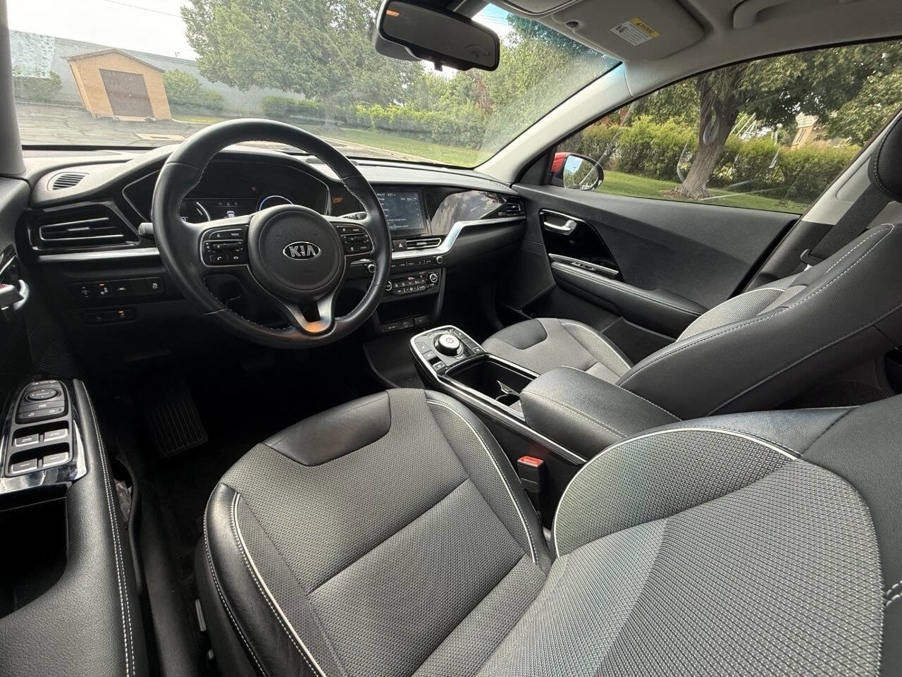Used 2020 Kia Niro EX FWD image 9