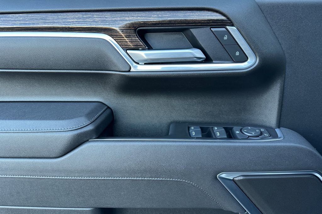 Used 2025 GMC Sierra 1500 Elevation image 11