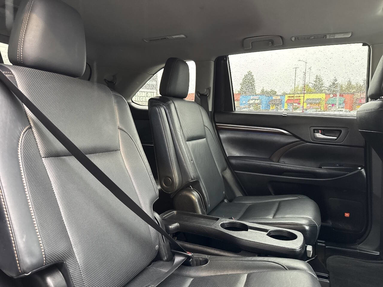 Used 2016 Toyota Highlander Limited w/ Four Season Floor Mat Package AWD/4WD image 22