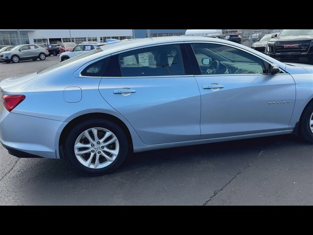 Used 2017 Chevrolet Malibu LT image 9