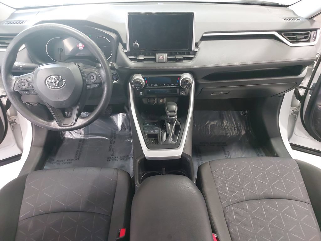 Used 2025 Toyota RAV4 XLE AWD/4WD image 9