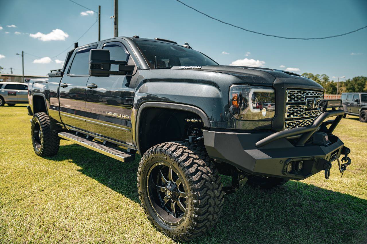 Used 2019 GMC Sierra 2500 Denali w/ Duramax Plus Package AWD/4WD image 10