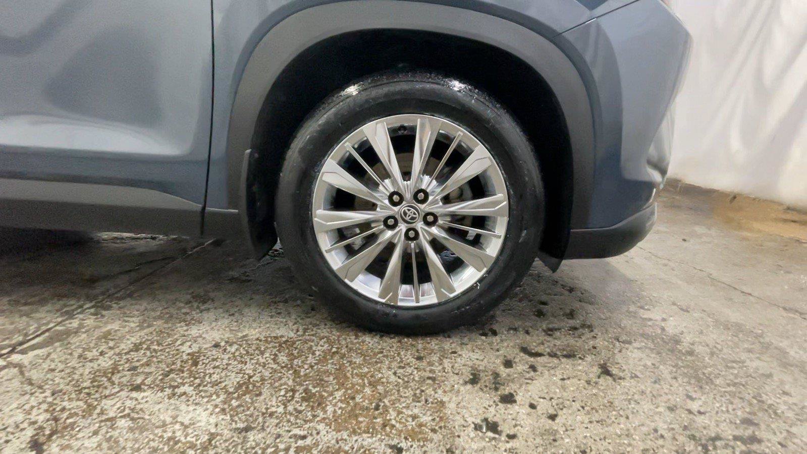 Used 2024 Toyota Grand Highlander AWD image 15