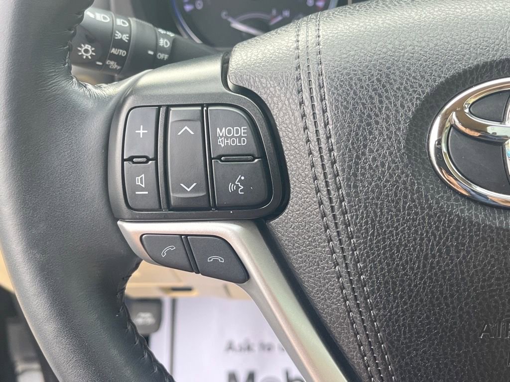 Used 2019 Toyota Highlander AWD V6 image 21