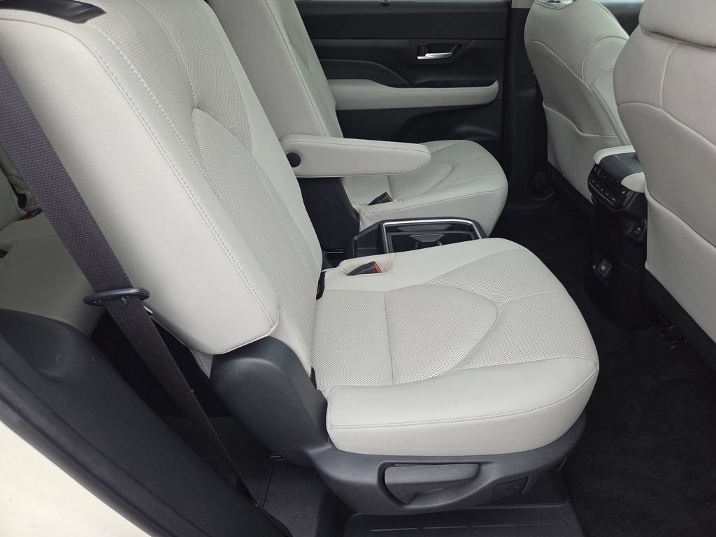 Used 2024 Toyota Grand Highlander AWD Hybrid image 36