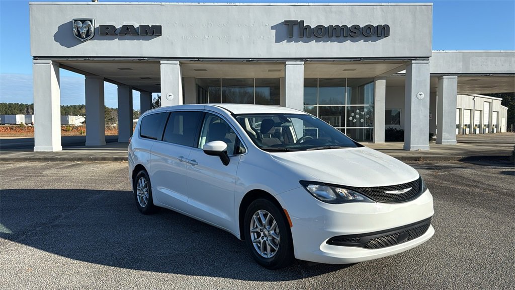 Used 2022 Chrysler Voyager LX video 2