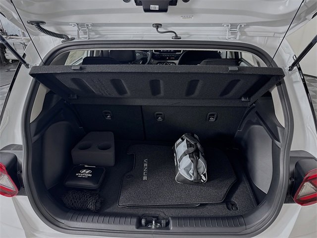 New 2025 Hyundai Venue SEL image 18