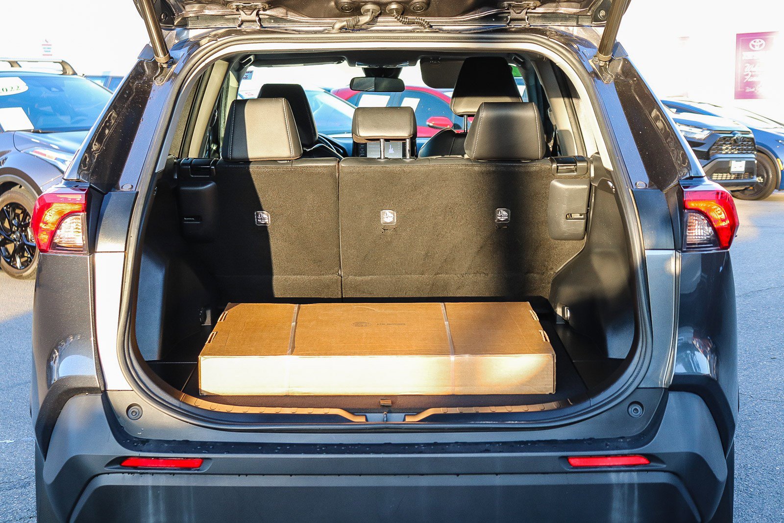 Used 2021 Toyota RAV4 XLE Premium image 27