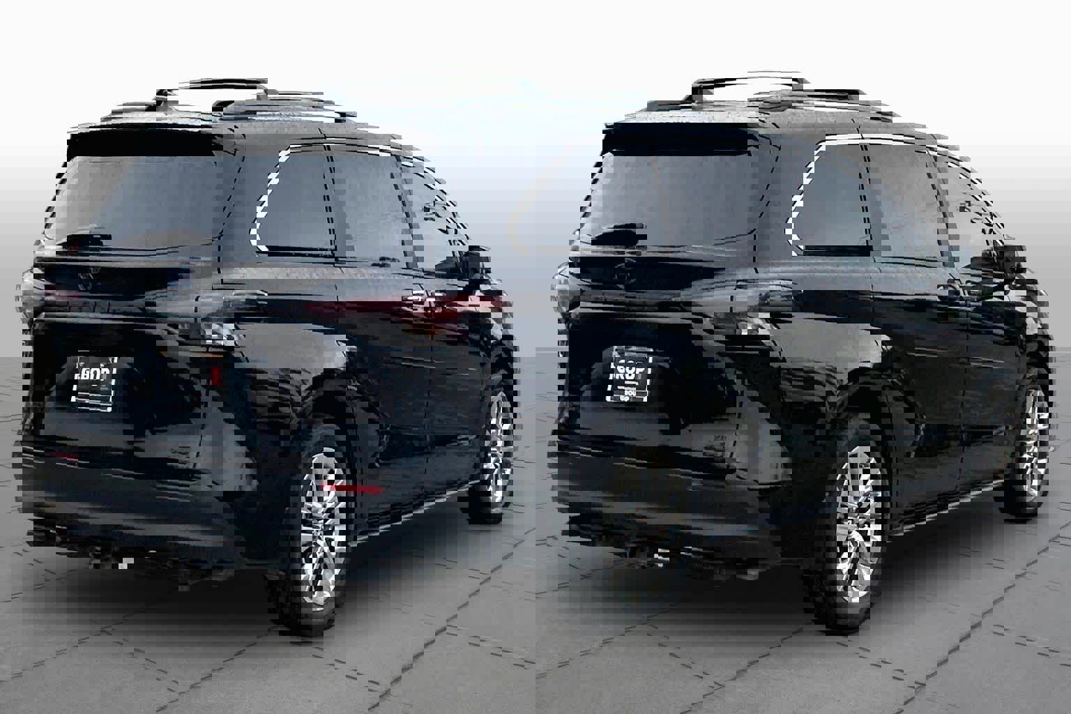 Used 2024 Toyota Sienna XLE Woodland Edition AWD/4WD image 13