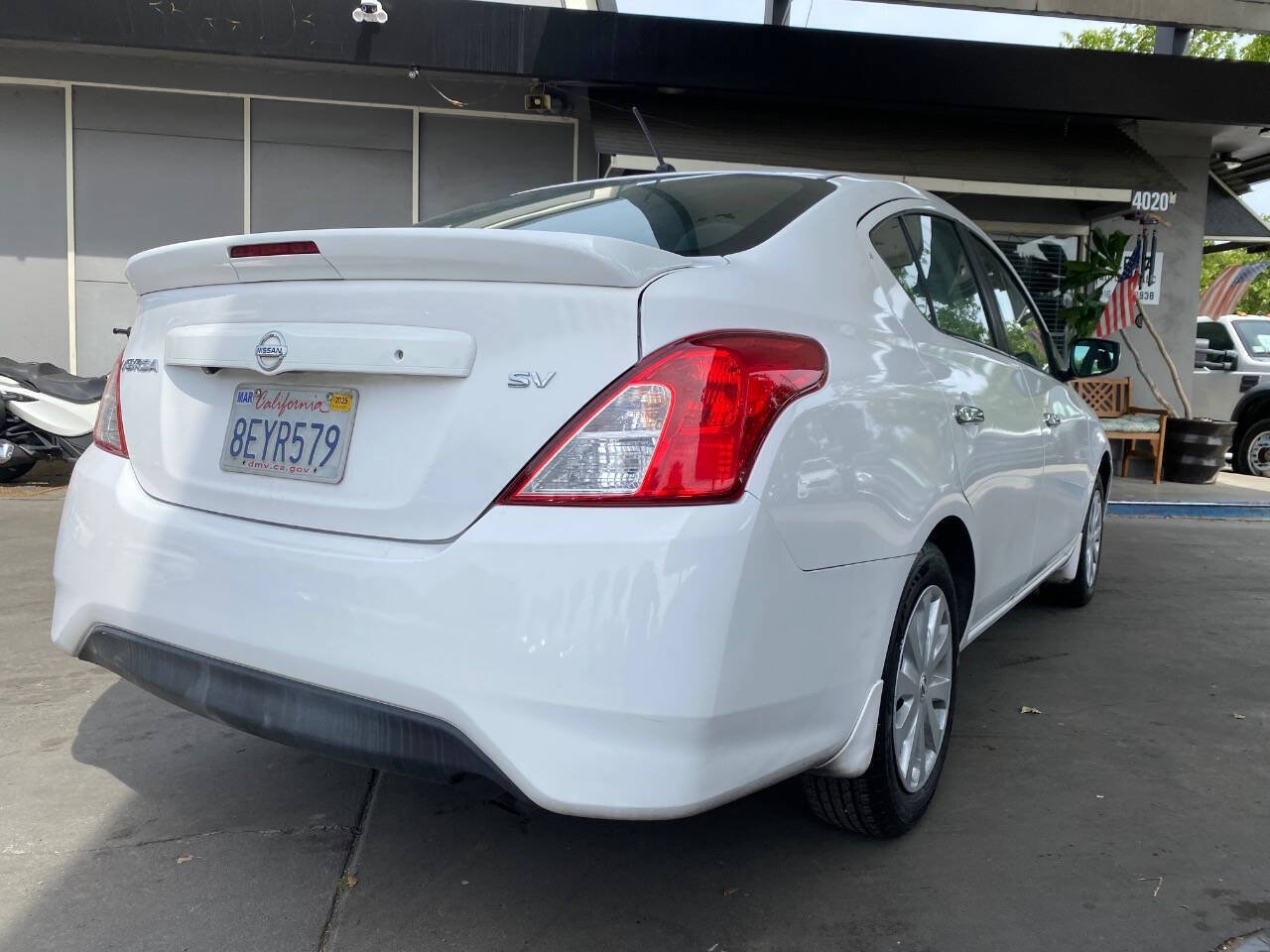 Used 2019 Nissan Versa SV FWD image 8