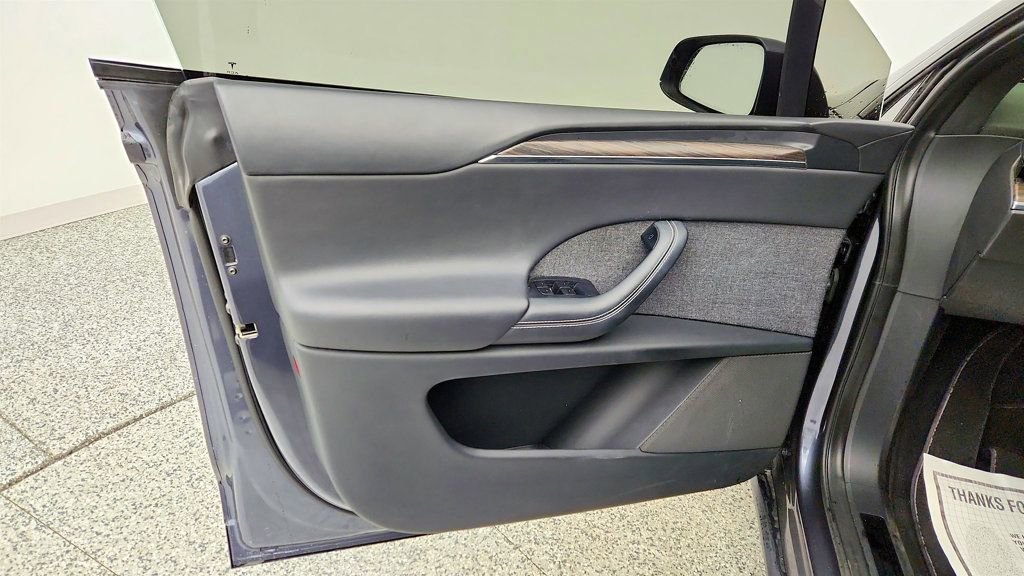 Used 2022 Tesla Model X image 11