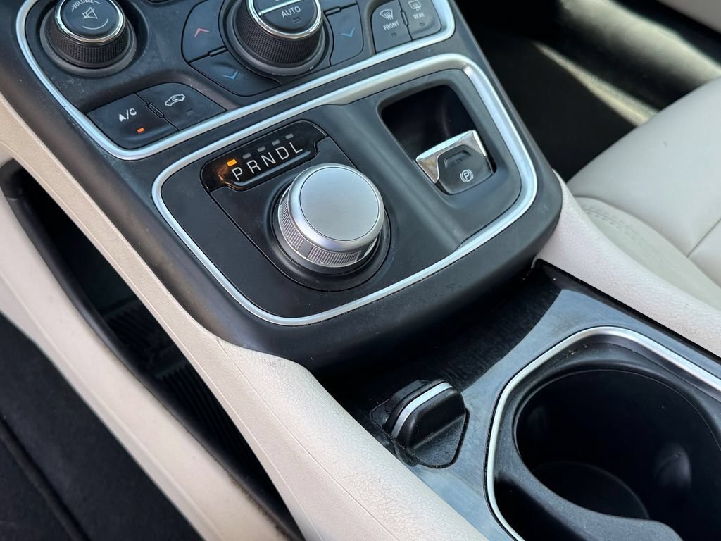 Used 2015 Chrysler 200 C FWD image 21