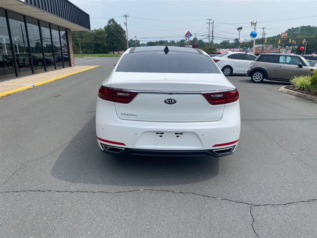 Used 2017 Kia Cadenza Premium w/ Luxury Package FWD image 5