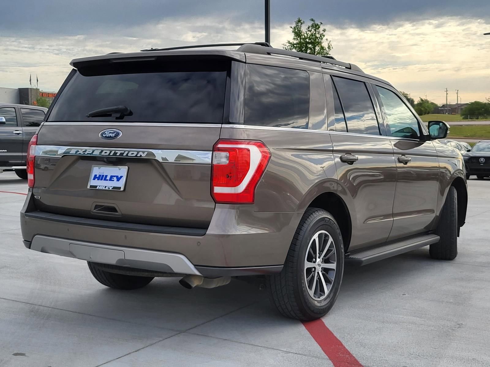 Used 2018 Ford Expedition XLT w/ Equipment Group 201A image 5