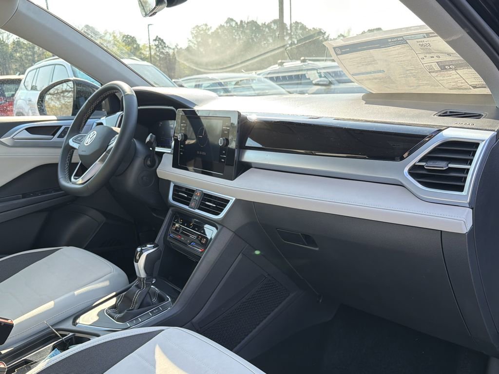 New 2026 Volkswagen Taos SE image 20