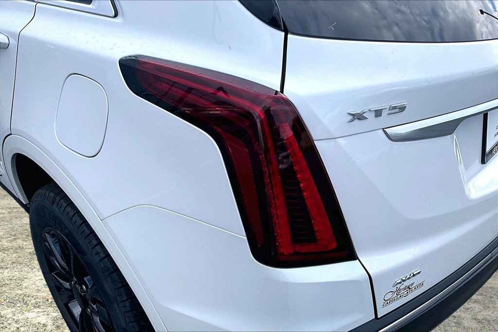 Certified 2024 Cadillac XT5 Luxury w/ LPO, Floor Liner Package AWD/4WD image 23