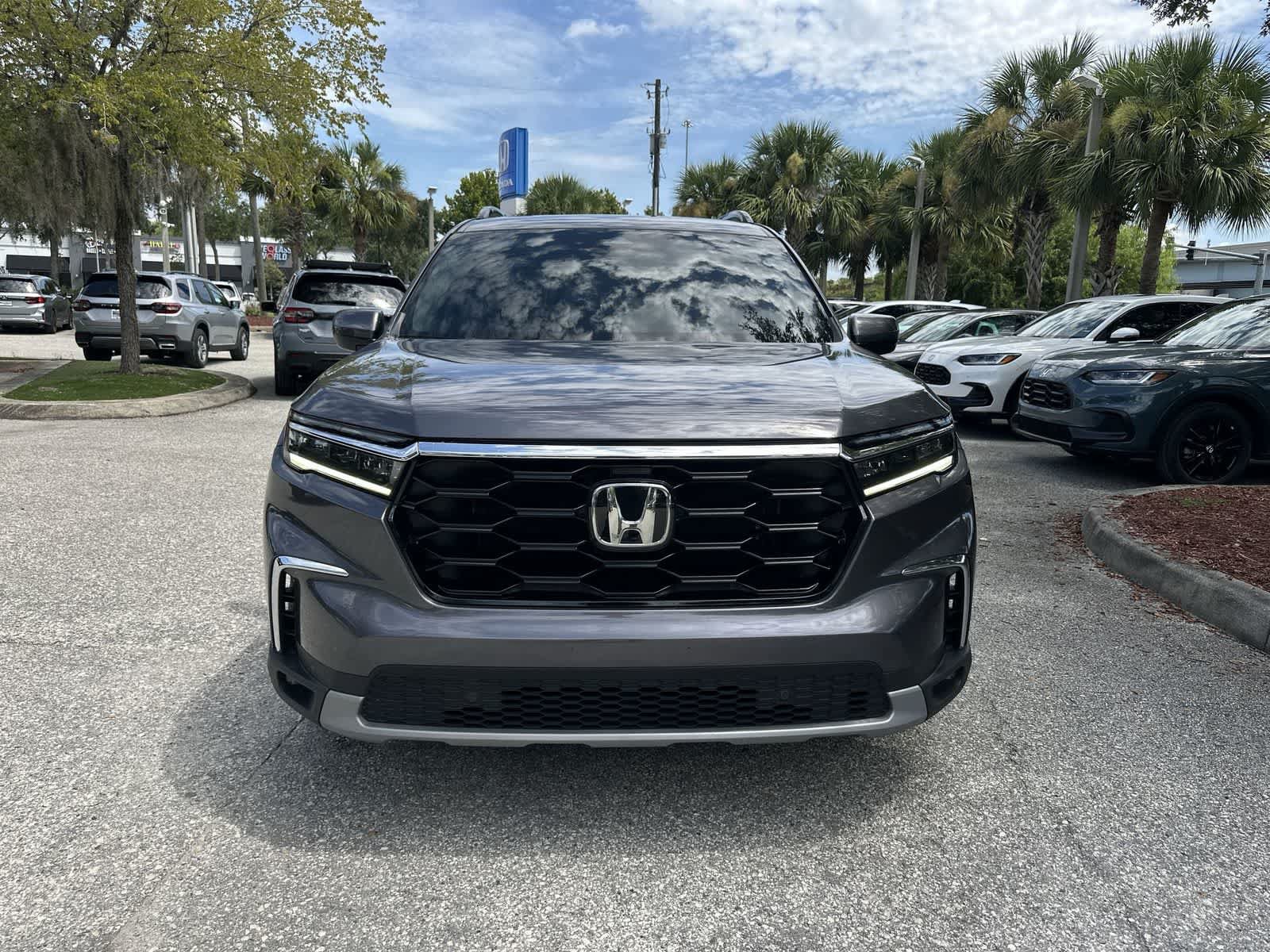 Used 2025 Honda Pilot Touring image 9