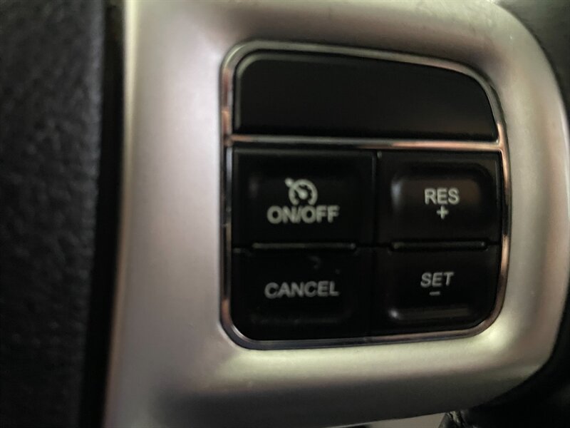 Used 2015 Chrysler Town & Country Touring-L w/ Driver Convenience Group FWD image 11