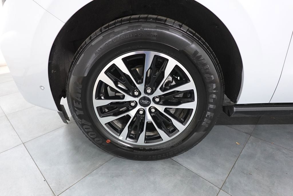Certified 2025 Ford Expedition Platinum image 29