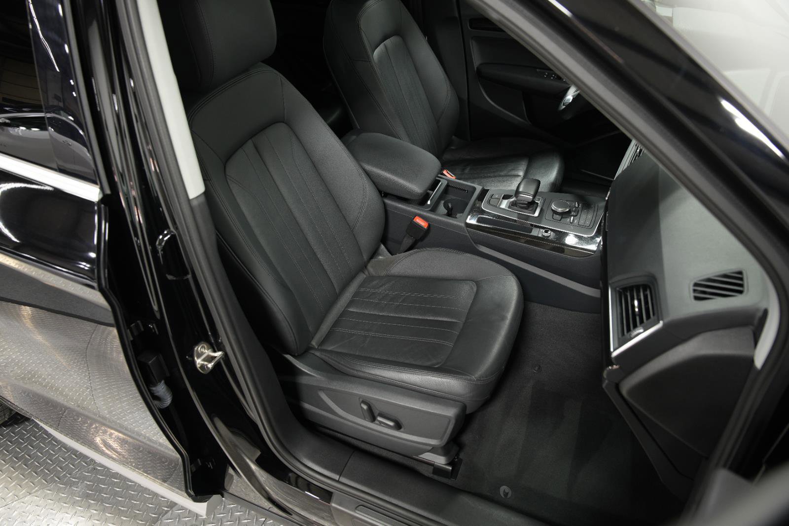 Used 2019 Audi Q5 2.0T Premium w/ Convenience Package image 19