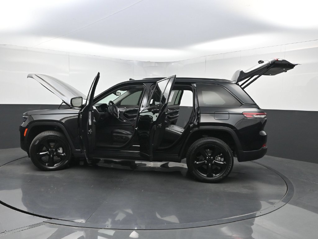 Used 2023 Jeep Grand Cherokee Limited w/ Black Appearance Package RWD image 42