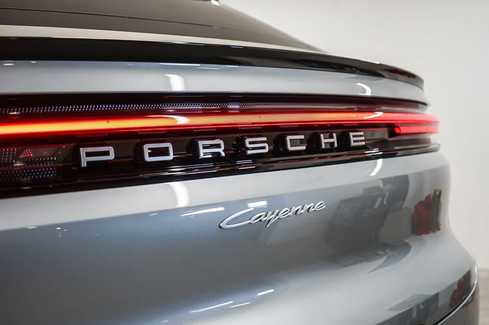 New 2026 Porsche Cayenne Coupe AWD/4WD image 12