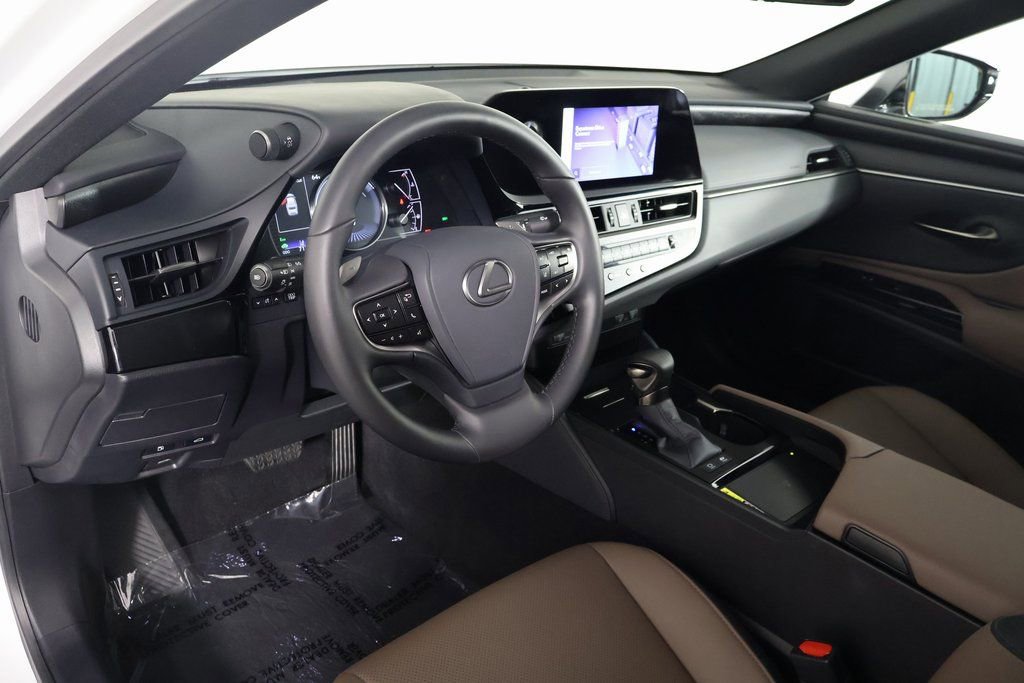 Certified 2025 Lexus ES 300h w/ Premium Package image 7