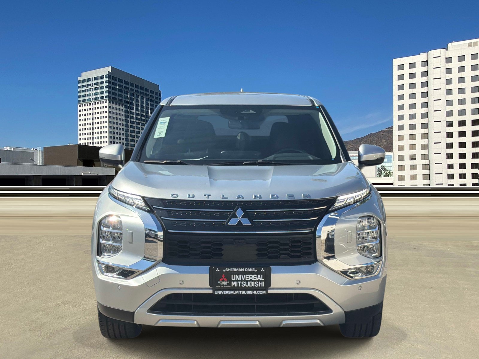 Used 2024 Mitsubishi Outlander 4WD Plug-In Hybrid image 2