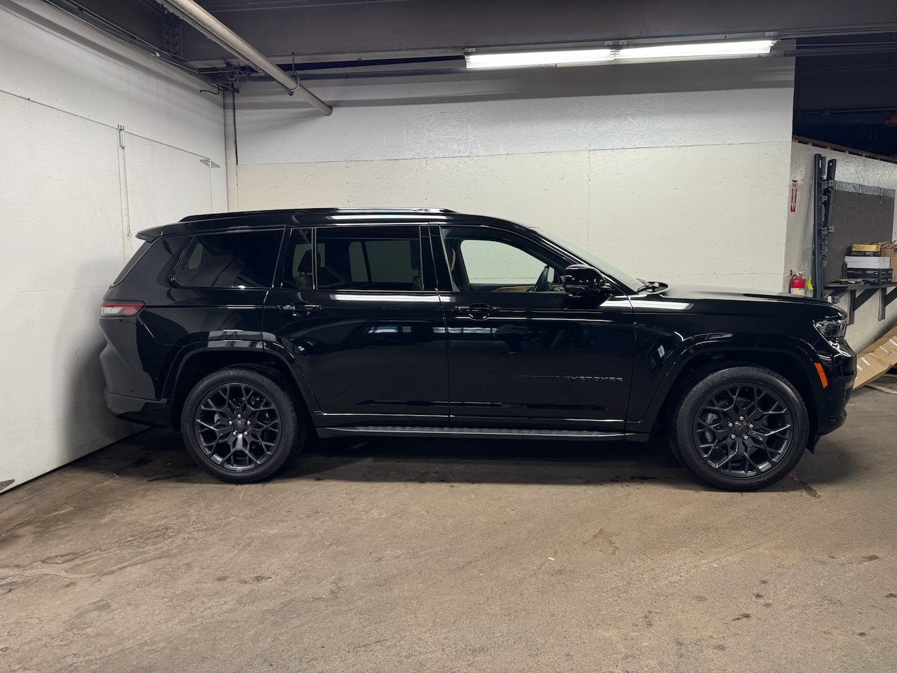 Used 2025 Jeep Grand Cherokee L Summit AWD/4WD image 4