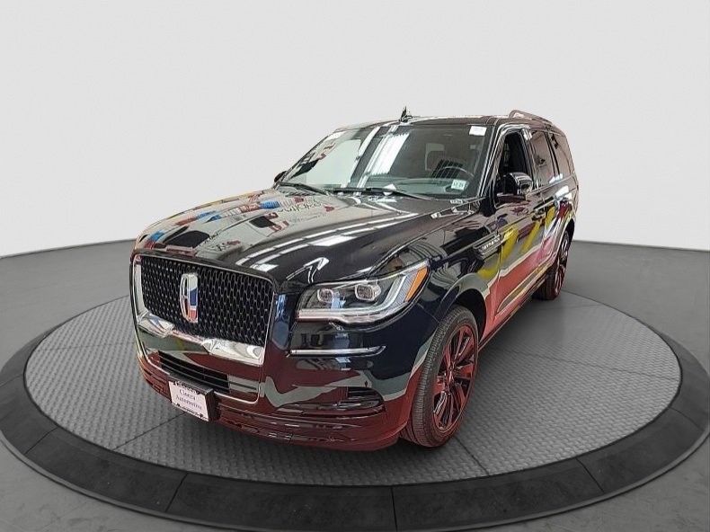 Used 2024 Lincoln Navigator Reserve image 2