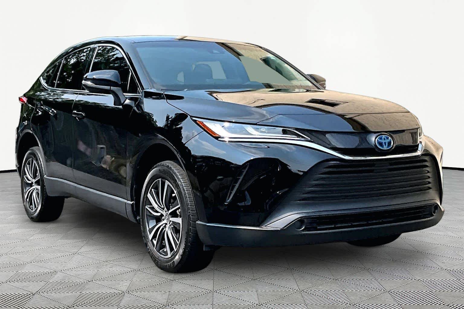 Certified 2024 Toyota Venza LE AWD/4WD image 3