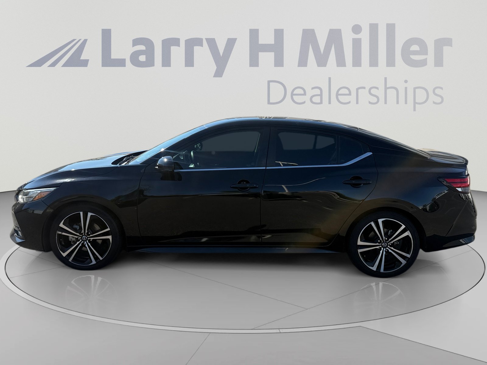 Used 2020 Nissan Sentra SR w/ Trunk Package FWD image 2