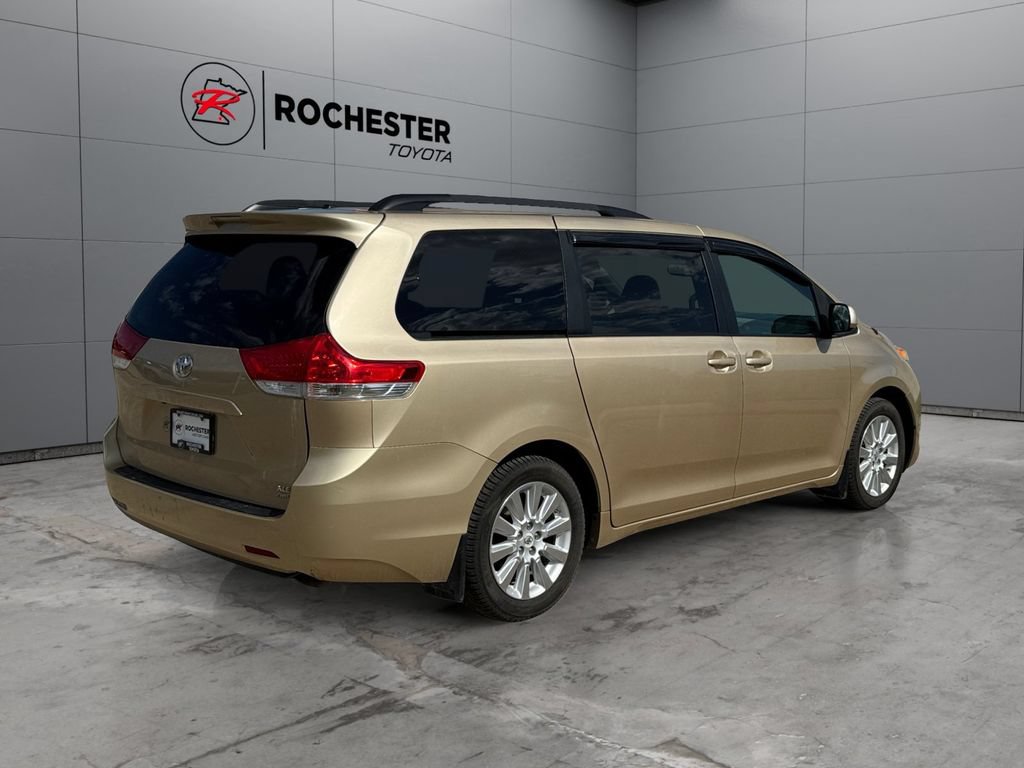 Used 2012 Toyota Sienna XLE AWD/4WD image 5