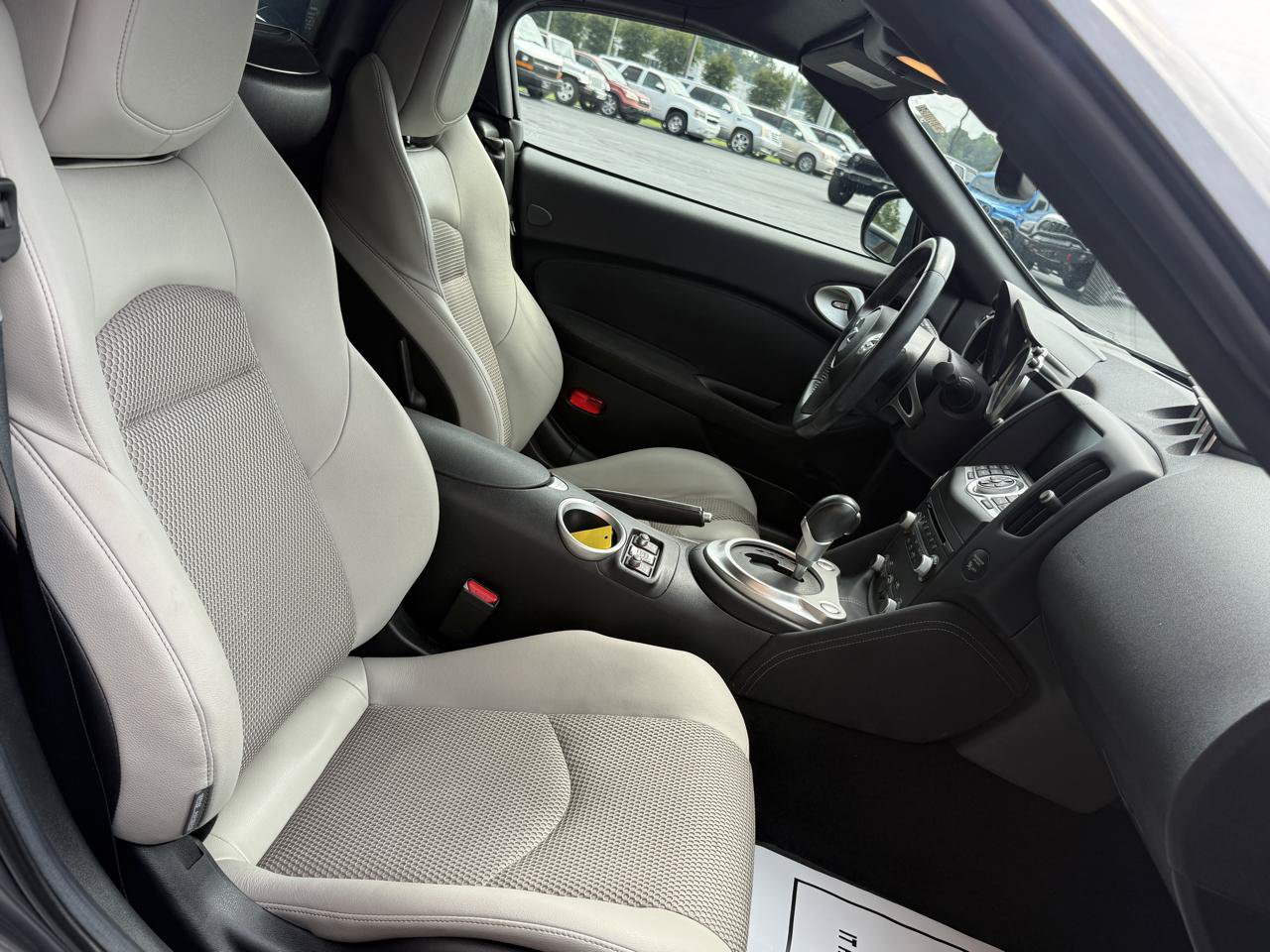 Used 2016 Nissan 370Z Touring Sport RWD image 12