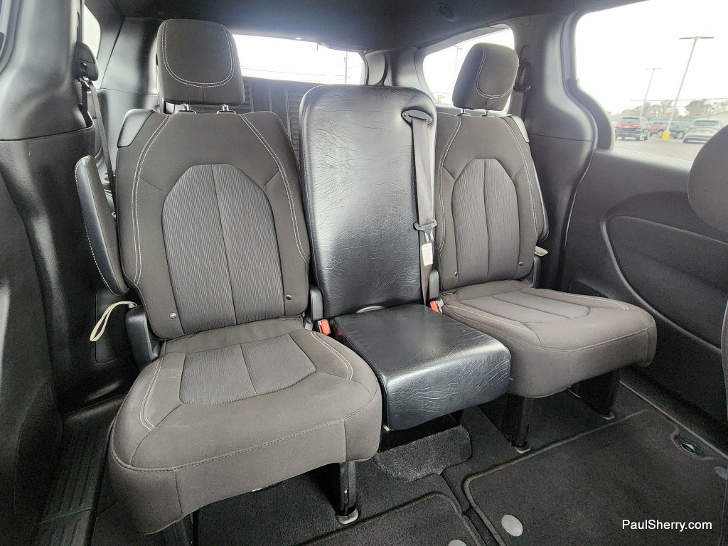 Used 2024 Chrysler Pacifica Touring image 54