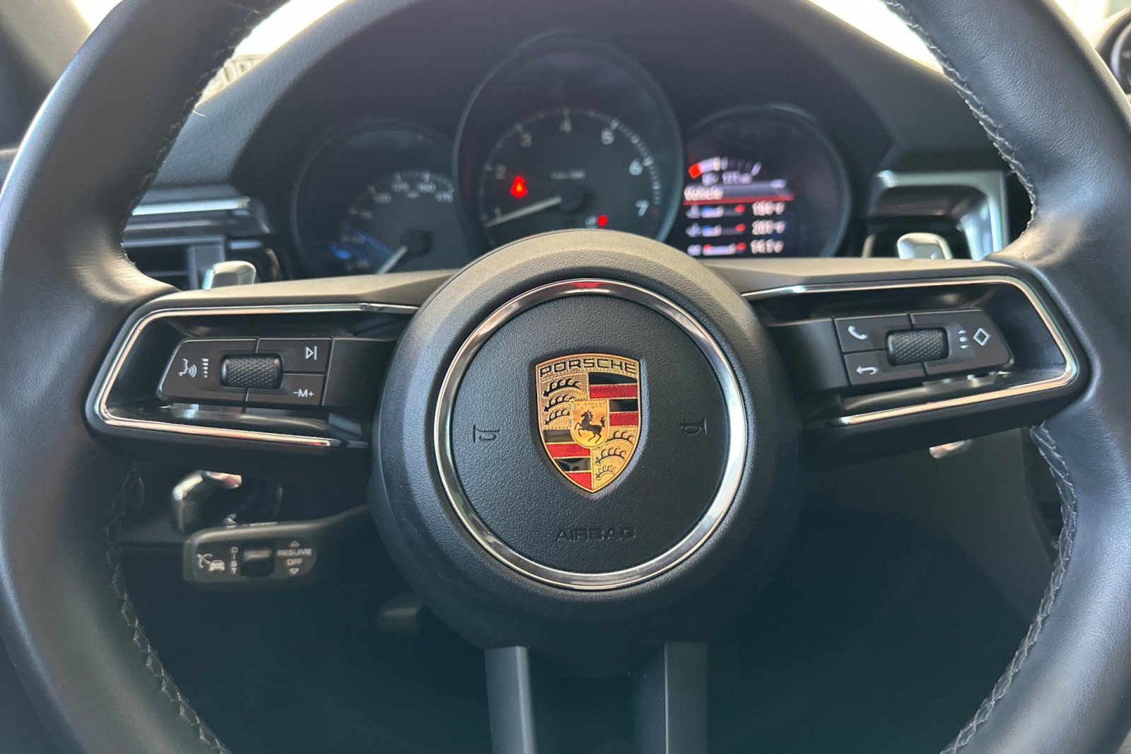 Certified 2024 Porsche Macan image 24