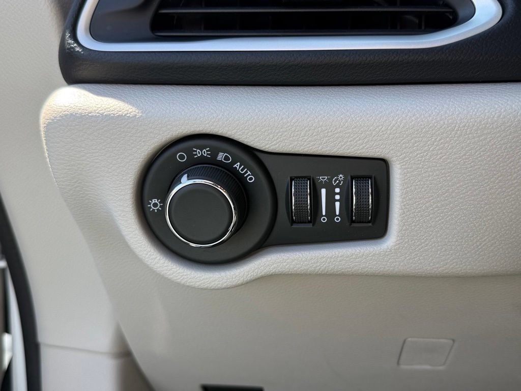 Used 2023 Chrysler Voyager LX FWD image 29