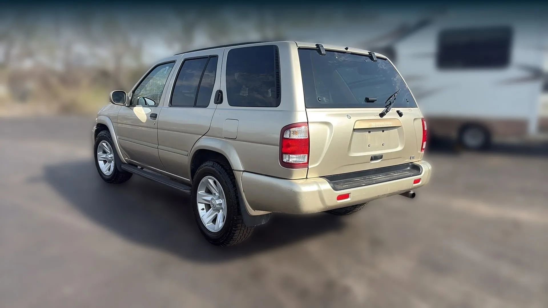 Used 2002 Nissan Pathfinder LE image 3