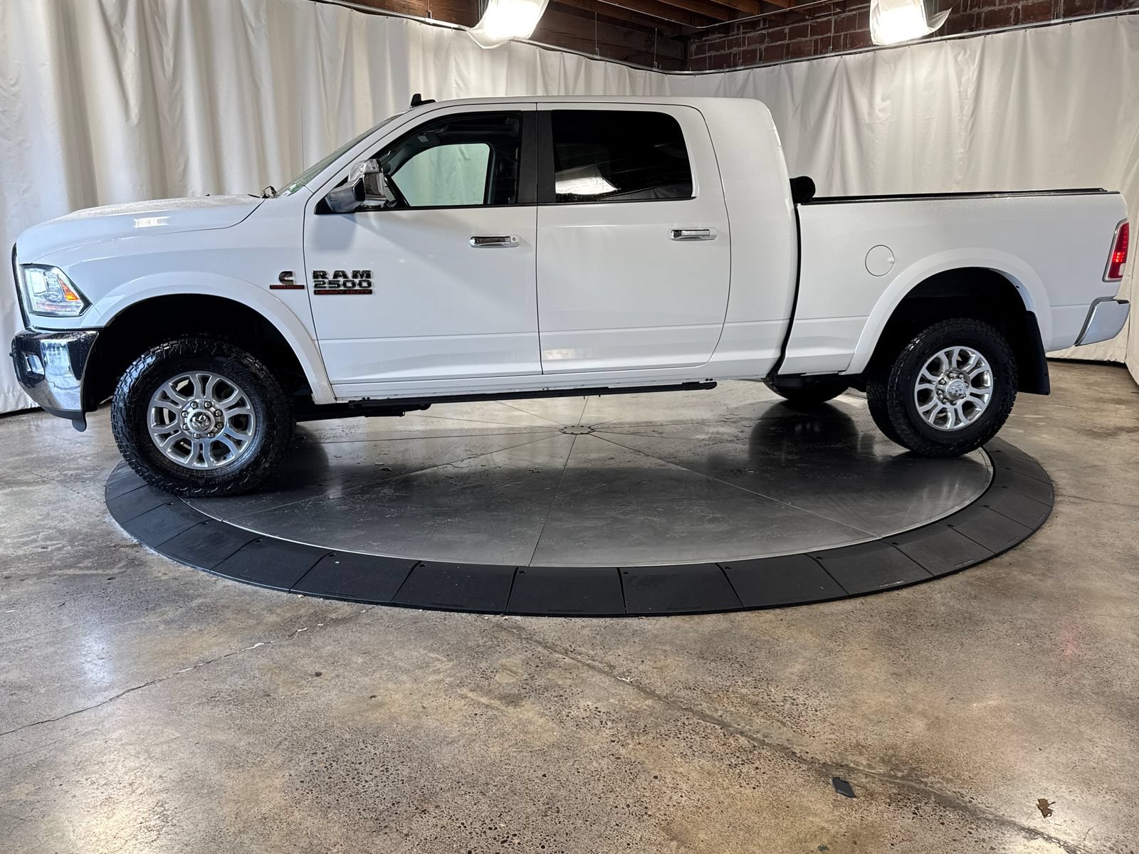 Used 2017 RAM 2500 Laramie w/ Convenience Group AWD/4WD image 8