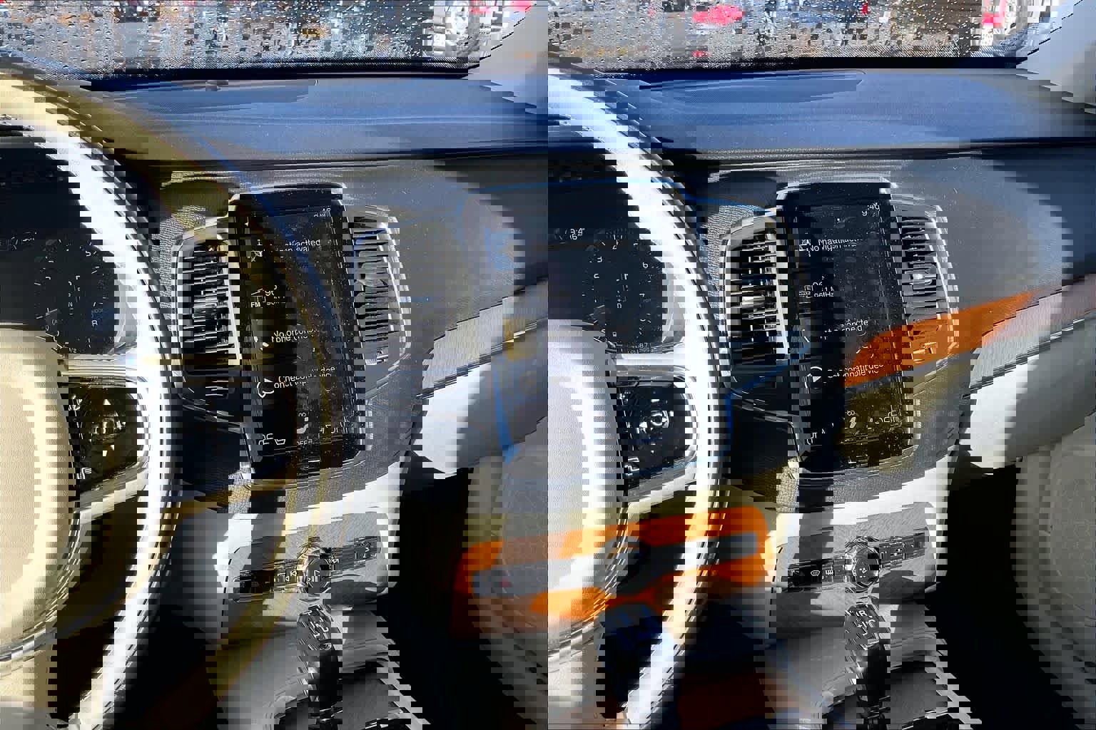 Used 2021 Volvo XC90 T5 Momentum w/ Protection Package Premier image 9