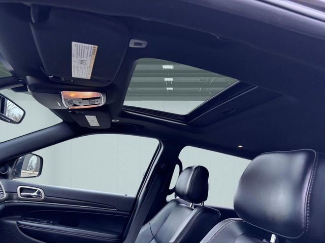 Used 2017 Jeep Grand Cherokee Limited image 11