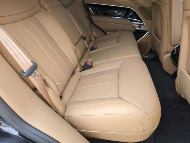 New 2026 Land Rover Range Rover SE image 17