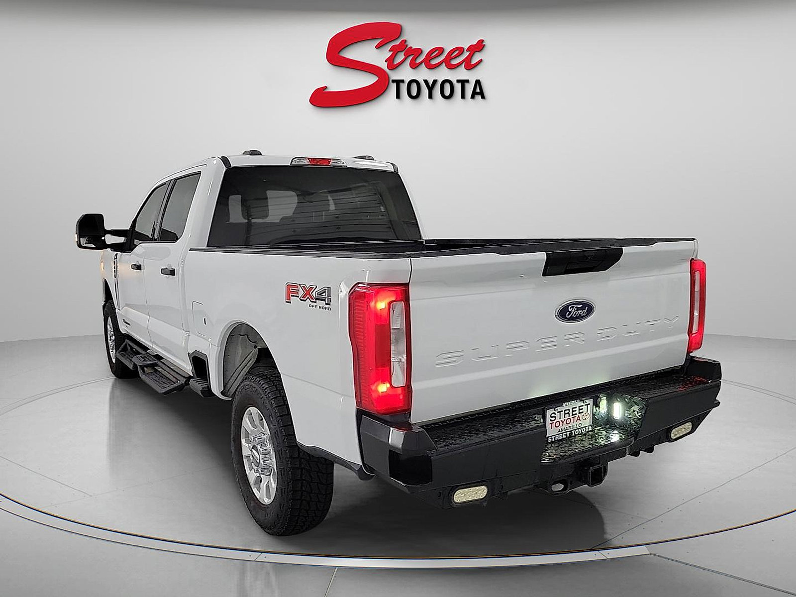 Used 2023 Ford F250 XLT w/ FX4 Off-Road Package AWD/4WD image 6