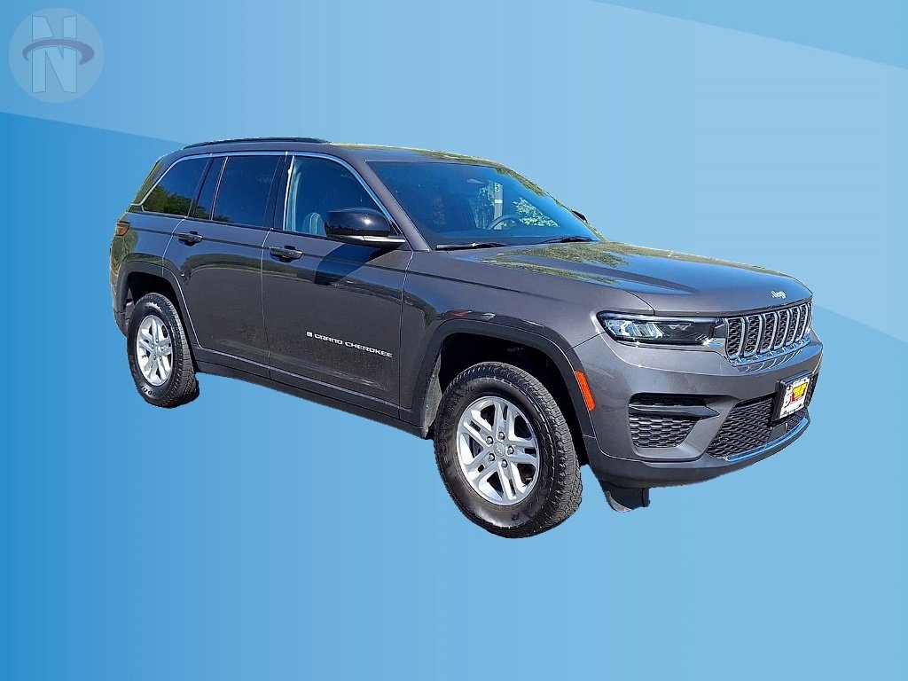 Used 2024 Jeep Grand Cherokee Laredo w/ Luxury Tech Group I AWD/4WD image 2