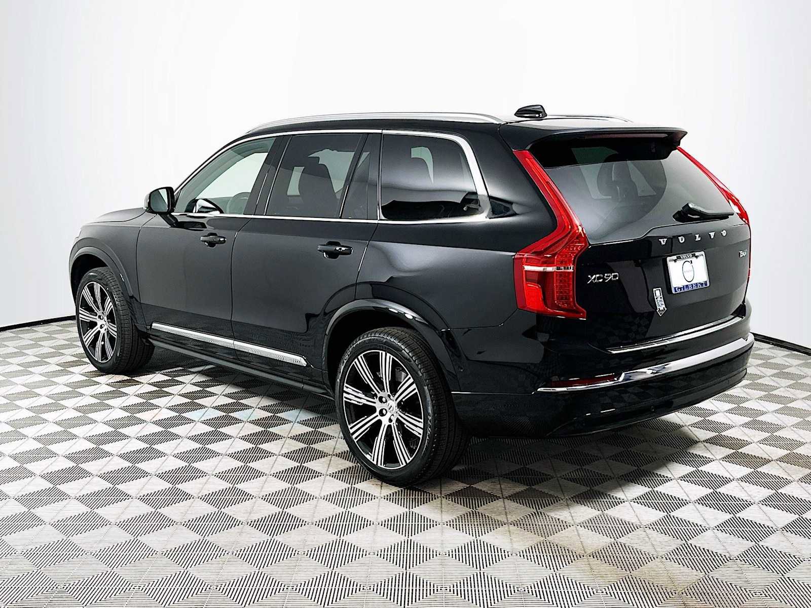 Used 2025 Volvo XC90 B6 Plus w/ Protection Package Premier image 4