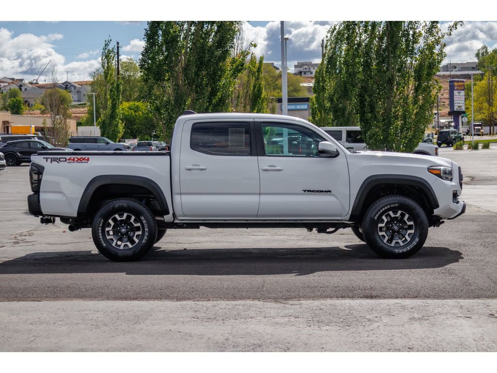 Used 2023 Toyota Tacoma TRD Off-Road w/ Black Out Package (TMS) AWD/4WD image 2