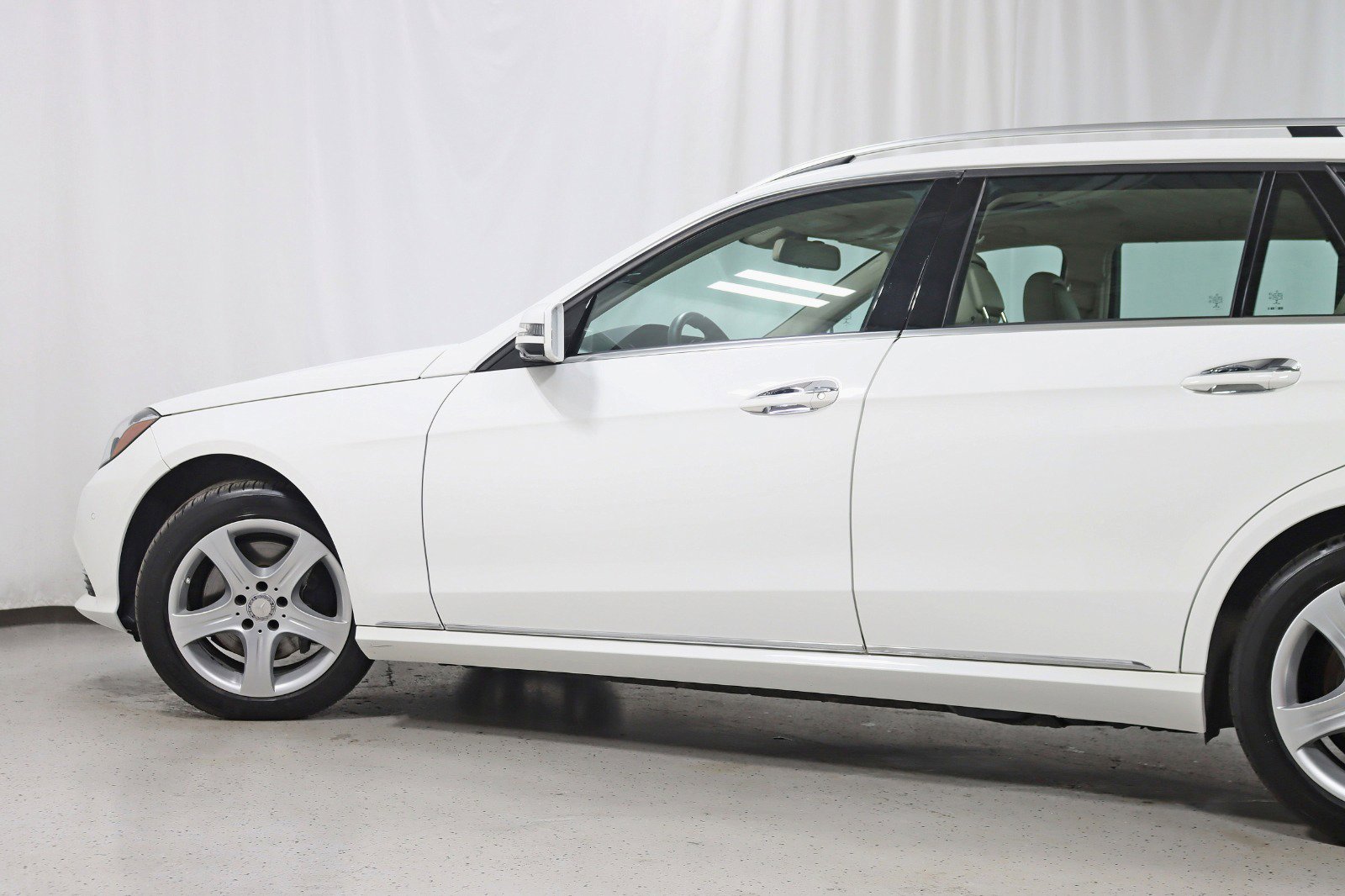 Used 2015 Mercedes-Benz E 350 E 350 4MATIC-Premium 1 Package w/ Premium 1 Package image 11