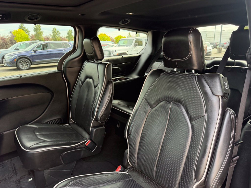 Used 2025 Chrysler Pacifica Limited FWD image 28