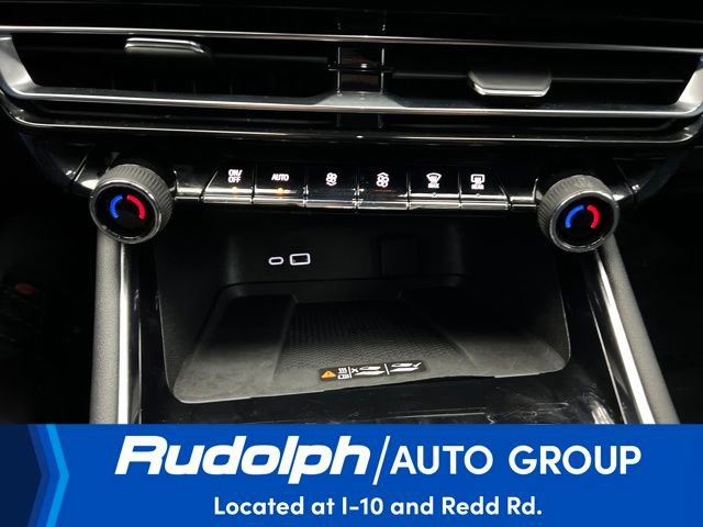 Used 2025 Chevrolet Traverse LT image 26