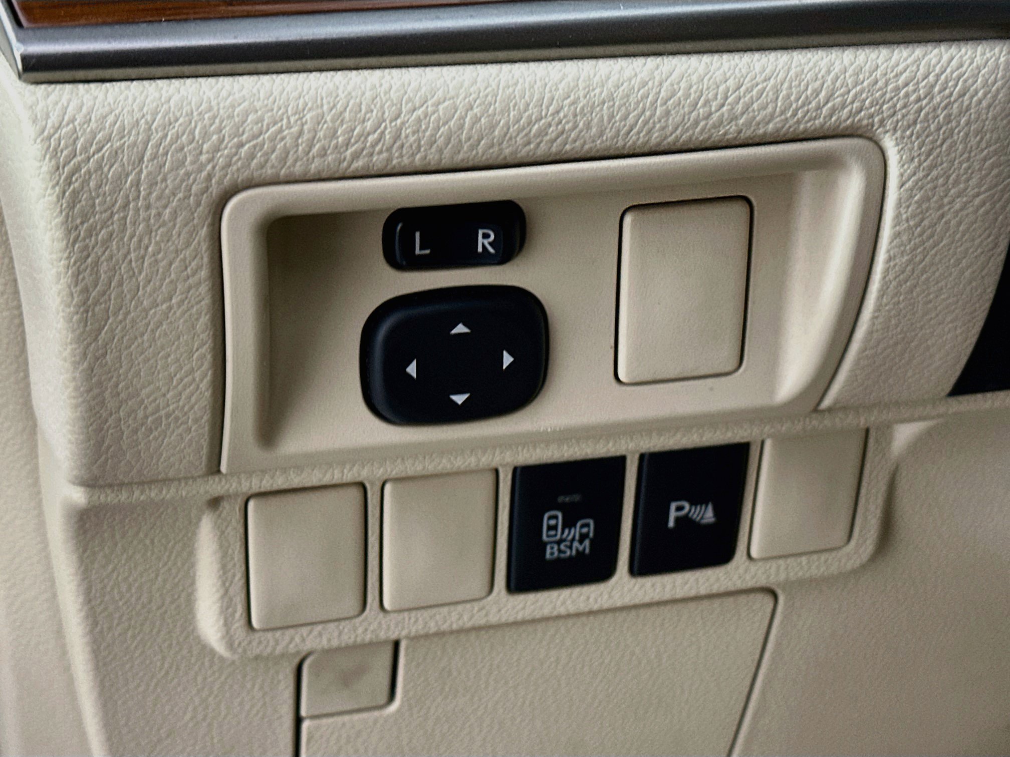 Used 2015 Lexus ES 300h w/ Navigation System Package FWD image 17